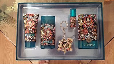 Gift Set Contains:  - Christian Audigier Hearts & Daggers 100ml EDT Spray Men - Christian Audigier Hearts & Daggers Miniature 7.5ml EDT Spray Men - Christian Audigier Hearts & Daggers Hair & Body Wash 90ml - Christian Audigier Hearts & Daggers Deodorant Stick 78g - Key Chain with Original Ed Hardy Tattoo Design